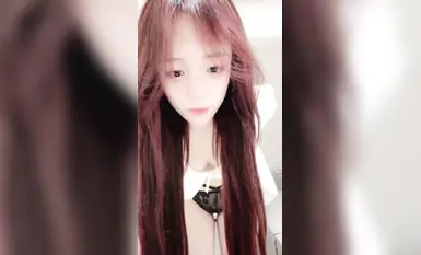 Vixen yang menggoda_Berwajah bayi, berpayudara besar, gadis cantik dengan wajah muda dan payudara lembut, tarian bogel dan melancap (2)