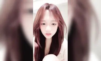 騷狐狸精_嬰兒肥大胸美少女 童顏酥胸裸舞自慰 (8)