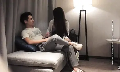 妹子太美，拥有大长腿苗条身材，与妹子啪啪，舌吻互摸调情口交骑坐侧入大力猛操