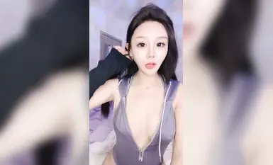 ナイトクラブDJの女神【ナチュラルビューティー】は、風俗店でアルバイトをしながら、セクシーなダンスを披露したり、小道具を使ったオナニーを披露したり。ルックス、スタイル、そして陰部も全てが最高峰で、興奮度も抜群です(1)。