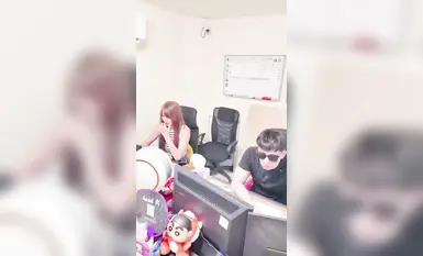 台湾极品身材大奶网红女神【黎芷媗】应征成为av公司的女员工期待着有天可以在上班时被中出(1)