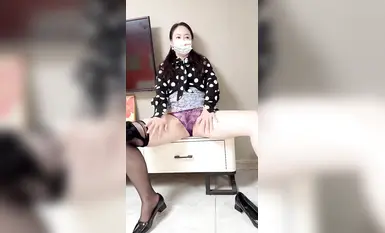 Douyin과 Kuaishou는 스타킹을 신은 우아한 중년 여성의 유출 영상[Any Yuanyi]을 공개했는데, 이는 맹완저우를 닮은 스타킹 유혹, 매혹적이고 유혹적인 자위행위를 담은 대규모 영상의 가장 완벽한 모음집이다(16).