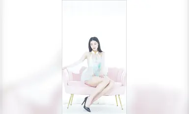 Model berkaki panjang bernilai tinggi daripada Kumpulan Tarian K8 [Qian Yun] mempersembahkan tarian bogel menggoda dalam stoking hitam, memancarkan keghairahan dan daya tarikan (1).