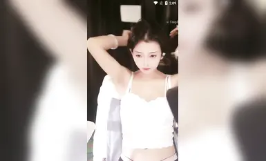 [Tangtang] Ngoại hình của cô ấy có thể so sánh với một thành viên nhóm nhạc nữ Hàn Quốc. Màn vũ đạo nóng bỏng của nữ cảnh sát với ánh đèn màu sắc rực rỡ, màn múa khỏa thân và màn trình diễn tự thỏa mãn với đạo cụ – sau khi xem màn trình diễn của cô ấy, chẳng còn gì đáng xem nữa._1