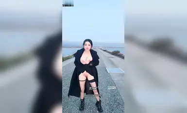 Napakaganda at pilyong mature na babae_Xi Mengyao_ pinakabagong gawa, ang tanawin ng parke ay talagang kamangha-mangha! _Sinamantala ko rin ang magandang kapaligiran at matapang na nagsagawa ng oral sex sa harap ng mga estranghero. Sa huli, hindi ko na na