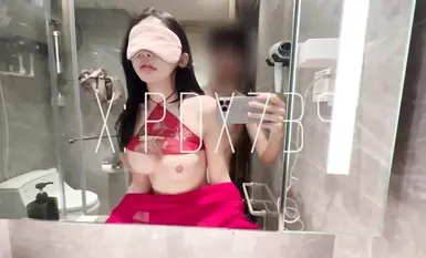 推特网红约啪大神【派大星】伊藤诚_红色情趣肚兜，大长腿酥胸美女御姐