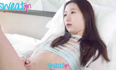 sWeatgiri 网红模特美少女【white 】全裸瑜伽唯美私拍特写小穴道具自慰(5)