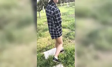 Kumpulan gadis dalam talian yang popular [Ximeng Studio] pergi mendaki di luar dan mendedahkan diri mereka. Pakaian mereka sangat comel. Mereka memakai baju tanpa seluar dalam dan mendedahkan diri mereka di hadapan orang ramai. Mereka melancap dan mengelu