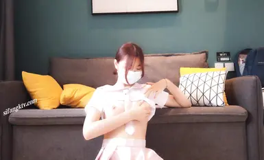 Người có sức ảnh hưởng trên Twitter "Lolita Welfare Girl" Xiaoqi, một cô gái vừa vào đại học, sử dụng đồng phục JK và đạo cụ để thủ dâm (2)