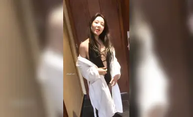 網紅高顏值美少女團隊【西萌工作室】戶外露出 溫泉沐浴 裸體問路 車內自慰 (2)