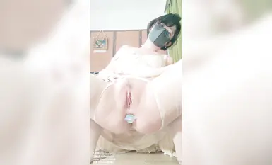 Dengan 4 juta pengikut Twitter, selebriti internet terkemuka [Naimi's Milk] menawarkan video panjang berharga tinggi. Cuba teka betapa luasnya dubur saya boleh meregang (1)