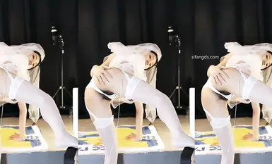 网易CC 美女福利姬『星也』大尺度定制露逼骚舞自摸道具抽插浓密黑森林(10)