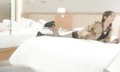 约到极品反差兼职空姐，顶美，经典重现，高颜值黑丝美腿_诱惑呻吟刺激爆操。