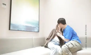 Người mẫu xinh đẹp, ngoại hình quyến rũ, không thể thiếu cho những nụ hôn kiểu Pháp, màn dạo đầu, tư thế nằm trên, tư thế 69, quan hệ bằng miệng, tiếng rên rỉ và thở hổn hển của cô ấy vô cùng gợi cảm.