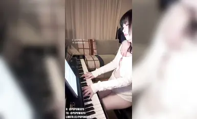Pupu waifupupu12_16 "Ang Piyanista" Ang mga kamay ko ay nasa mga key ng piano, ang mga kamay mo ay nasa katawan ko. Aralin sa piano, pagpasok sa likuran, hubad na kasintahan, babaeng nasa ibabaw, panggagahasa sa daliri, ahegao oral sex 1