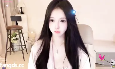 顶流女神【Hahaha_ha2】最新门票喷水大秀合集，各种情趣制服诱惑， 多个道具抽插多次潮喷淫水如高射炮喷的地板上犹如一片汪洋(12)