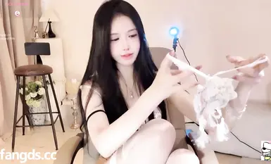 顶流女神【Hahaha_ha2】最新门票喷水大秀合集，各种情趣制服诱惑， 多个道具抽插多次潮喷淫水如高射炮喷的地板上犹如一片汪洋(12)