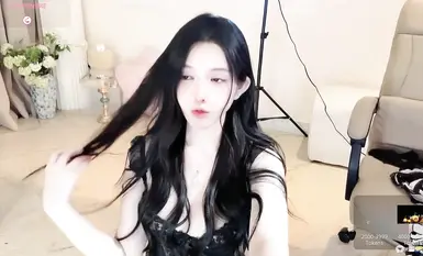 頂流女神【Hahaha_ha2】最新門票噴水大秀合集，各種情趣制服誘惑， 多個道具抽插 多次潮噴 淫水如高射炮 噴的地板上猶如一片汪洋 (20)
