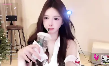 頂流女神【Hahaha_ha2】最新門票噴水大秀合集，各種情趣制服誘惑， 多個道具抽插 多次潮噴 淫水如高射炮 噴的地板上猶如一片汪洋 (36)
