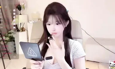 顶流女神【Hahaha_ha2】最新门票喷水大秀合集，各种情趣制服诱惑， 多个道具抽插多次潮喷淫水如高射炮喷的地板上犹如一片汪洋(8)