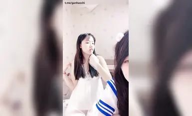 学園の美少女が親友を初めて海に連れて行き、生放送を行う【邪悪なツインテール】お手本を示す～小道具が乱入（19）
