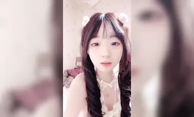 Cô nàng xinh đẹp của trường đã đưa người bạn thân nhất của mình ra biển lần đầu tiên để thực hiện buổi phát sóng trực tiếp [Evil Twin Tails] và làm gương~ đạo cụ được chèn vào một cách hoang dã (23)