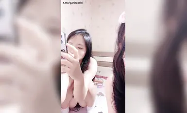 Dinala ng magandang babae sa paaralan ang kanyang matalik na kaibigan sa dagat sa unang pagkakataon upang magsagawa ng live broadcast [Evil Twin Ponytails] at magpakita ng halimbawa ~ ang mga props ay ipinasok nang walang pakundangan (3)