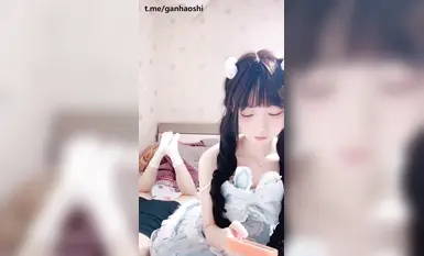 校花首次带闺蜜下海直播【邪恶双马尾】以身作则~道具狂插(31)