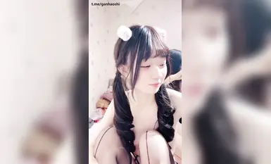 校花首次带闺蜜下海直播【邪恶双马尾】以身作则~道具狂插(31)