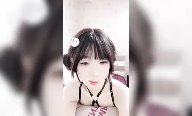 校花首次带闺蜜下海直播【邪恶双马尾】以身作则~道具狂插(33)