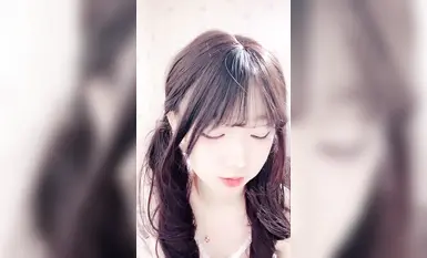 Cô nàng xinh đẹp của trường đã đưa người bạn thân nhất của mình ra biển lần đầu tiên để thực hiện buổi phát sóng trực tiếp [Evil Twin Tails] và làm gương~ đạo cụ được chèn vào một cách hoang dã (7)