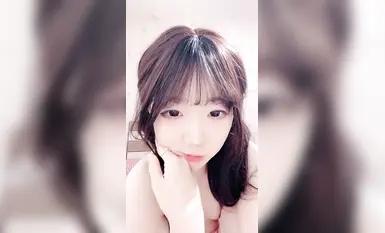 Cô nàng xinh đẹp của trường đã đưa người bạn thân nhất của mình ra biển lần đầu tiên để thực hiện buổi phát sóng trực tiếp [Evil Twin Tails] và làm gương~ đạo cụ được chèn vào một cách hoang dã (7)