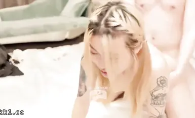 Si DA-90 Jiu Jiu, ang babaeng nagpupulbos ng pumupulandit, ay brutal na sumundot sa mga lalaking tipo-M!!! Ang petite na si Jiu Jiu ay naka-orgasm nang napakaraming beses kaya't ang kanyang katas ay tumatalsik nang napakalayo.