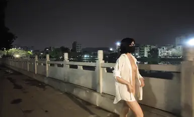 การเดินทางไปเที่ยวเที่ยวชมสถานที่สวยงามในวันนั้นเป็นอะไรที่น่าประทับใจมาก [cikaimoon] ดึงดูดความสนใจจากทุกคนตลอดทาง ทำให้คนงานทำความสะอาดและพ่อค้าแม่ค้าข้างทางต่างพากันพูดไม่ออก