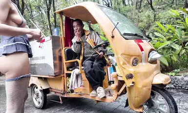 A day trip to the scenic area was a revelation, [cikaimoon], attracting 100% attention along the way, leaving sanitation workers and street vendors speechless._2