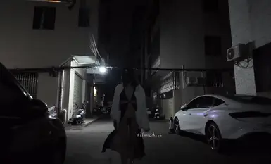网红人气露出女神【cikaimoon】城市街头露出从白天到黑夜，大叔们看得流口水(1)