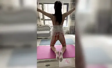 Shy dance contrast bitch [Xiaobai Er] naked yoga, legs open, penetration, masturbation, long legs reaching the sky, showing off her slutty hole (5)