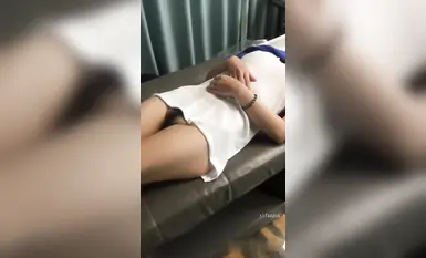 천장은 12월에 미치광이의 새로운 작품을 드러냅니다. 나체 온천, 마사지, 머리를 감는 동안 더듬거림(2).