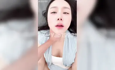 Chuyên gia tư vấn tình dục trên Twitter, "nữ hoàng" 95 tuổi bị cắm sừng trong phim "Người vợ bị cắm sừng".