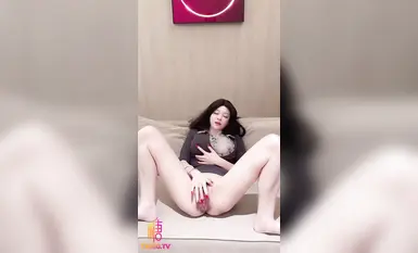 糖心Vlog【口爆吞精】超骚黑丝御姐_沙发抠逼自慰_逼脸同框_根本忍不住_桉X（lananlanan）