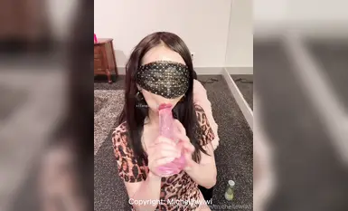 現居溫哥華，國內BBC超強媚黑崇洋母狗【michellewiwi】最新作品，3P黑鬼吃精，騷穴懟鏡頭自慰 (3)