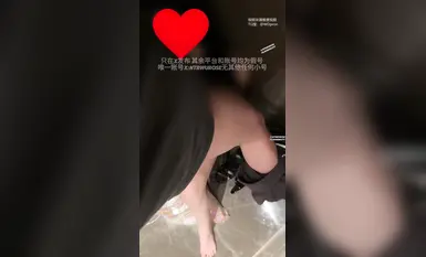 超美性感御姐人妻『ROSEWU』喝多了迷迷糊糊的就这么在洗手间被射了一屁股精液，听呻吟就知道又被操爽了