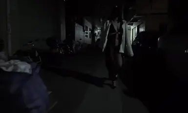 인기 인터넷 유명인 [cikaimoon]이 도시에서 노출된 채로 행인들의 휴대전화로 사진이 찍혔다(4).