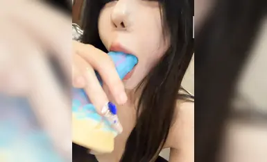 一张经典而迷人的自拍。