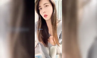 快手福利超极品轻熟少妇『蝶蝶姐』可甜可御干净粉嫩身材好客厅裸舞自慰丝袜塞逼2 (4)