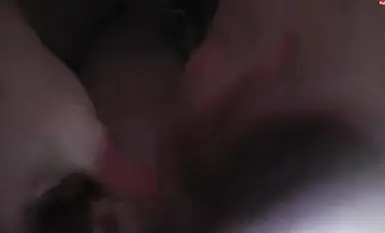 少女用尼龙丝袜进行足交，然后隔着丝袜进行口交(丝袜套洨头)