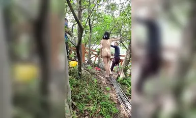 网红人气露出女神【cikaimoon】户外全裸游荡与偶遇路人合影(4)