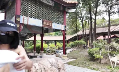 Popular internet celebrity and revealing goddess [cikaimoon] soaks in outdoor hot spring completely naked with other guests (2)