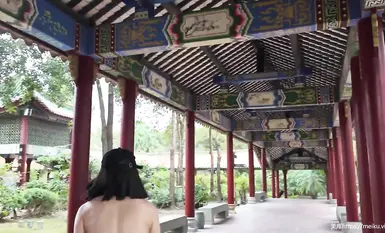Popular internet celebrity and revealing goddess [cikaimoon] soaks in outdoor hot spring completely naked with other guests (2)