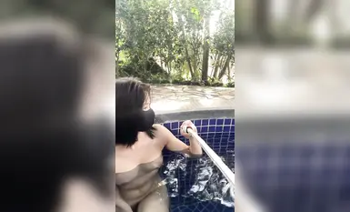 网红人气露出女神【cikaimoon】户外温泉全裸跟其他客人一起泡温泉(4)